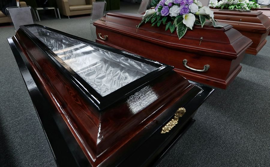 К чему снятся похороны: Приснились похороны уже умершего